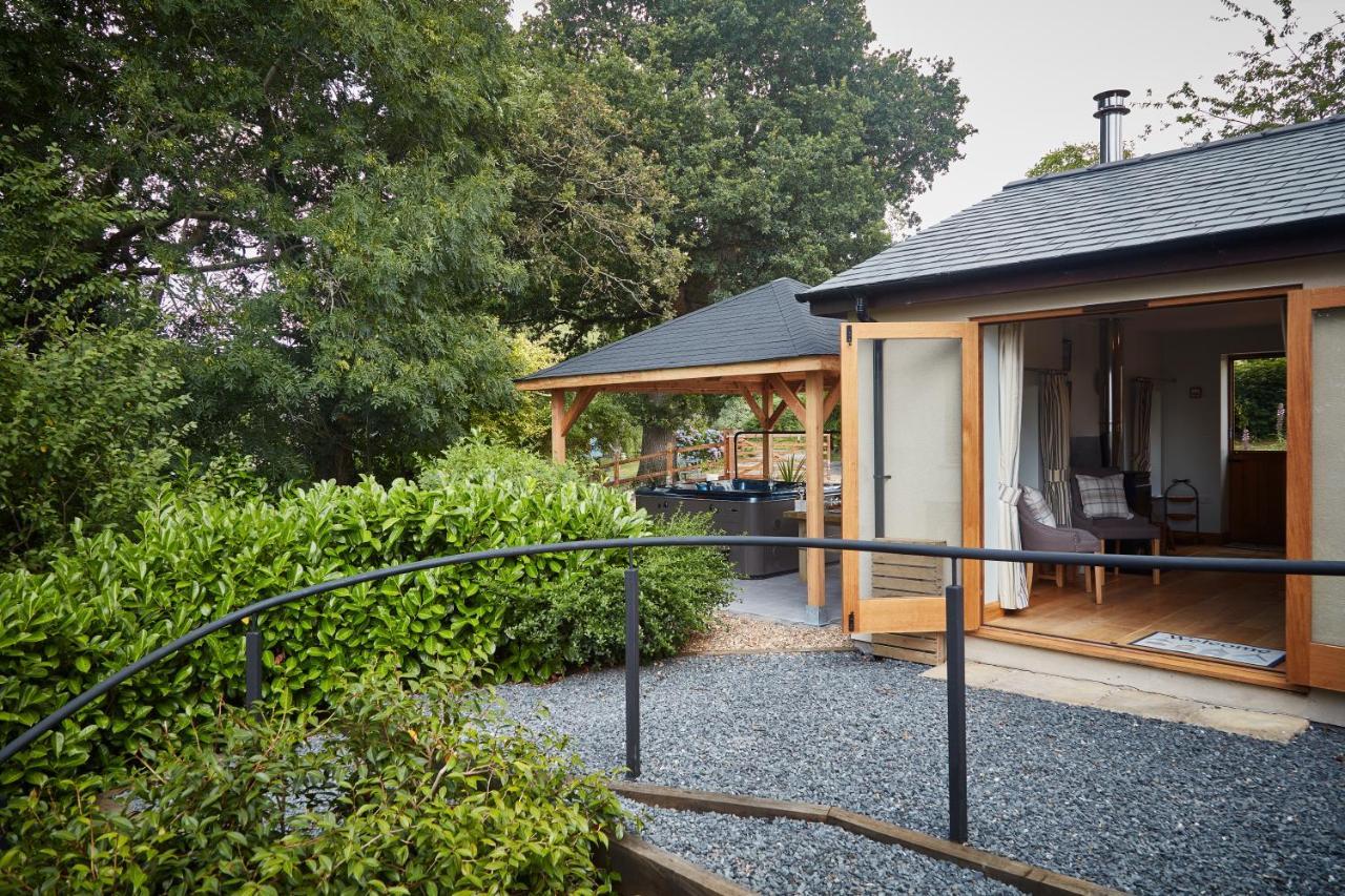 Upper Gelli Luxury Lodge, Converted Dairy & Cosy Shepherds Huts *