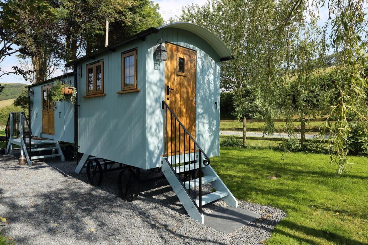 Upper Gelli Luxury Lodge, Converted Dairy & Cosy Shepherds Huts Holiday home