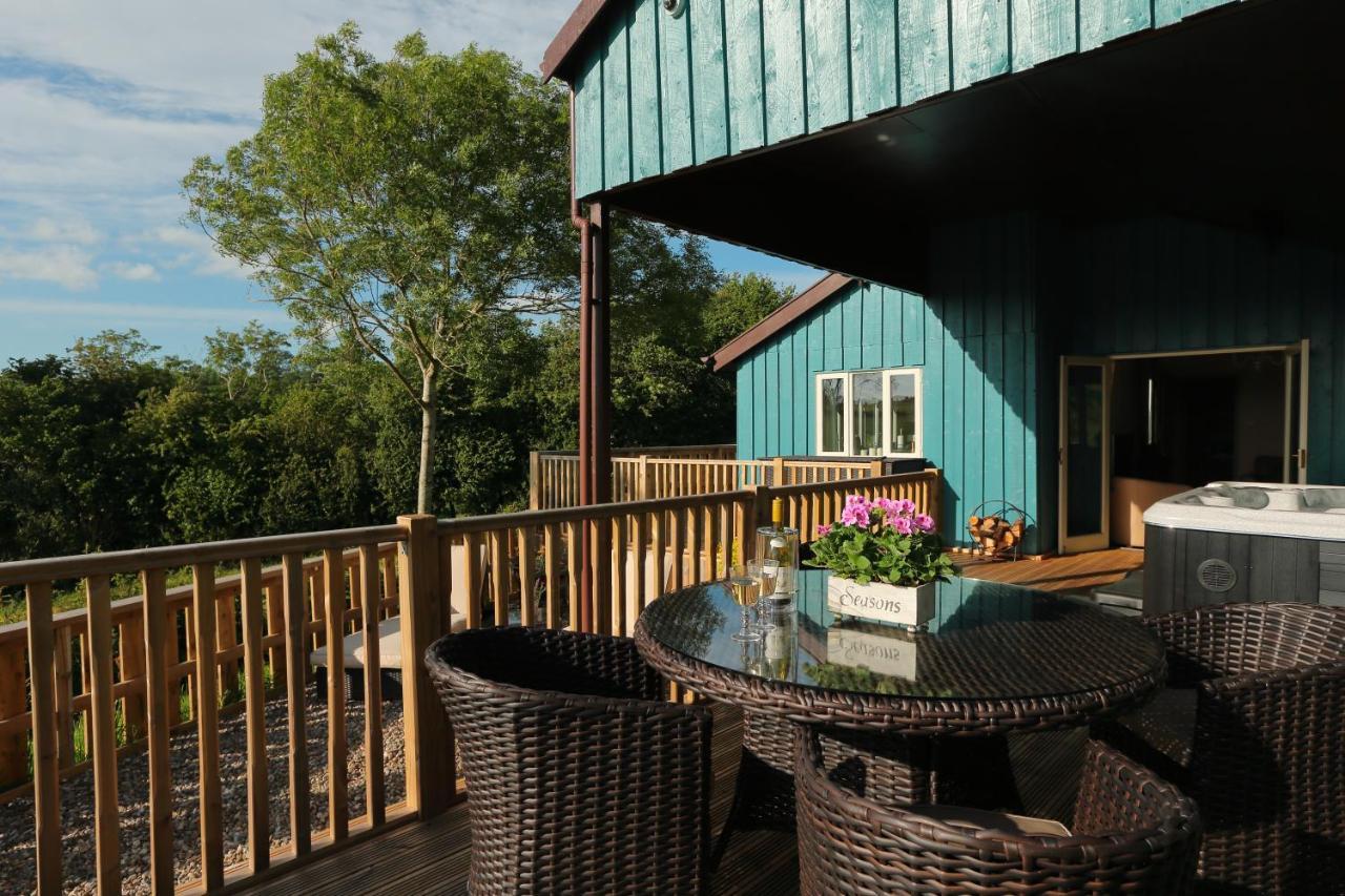 Upper Gelli Luxury Lodge, Converted Dairy & Cosy Shepherds Huts Holiday home