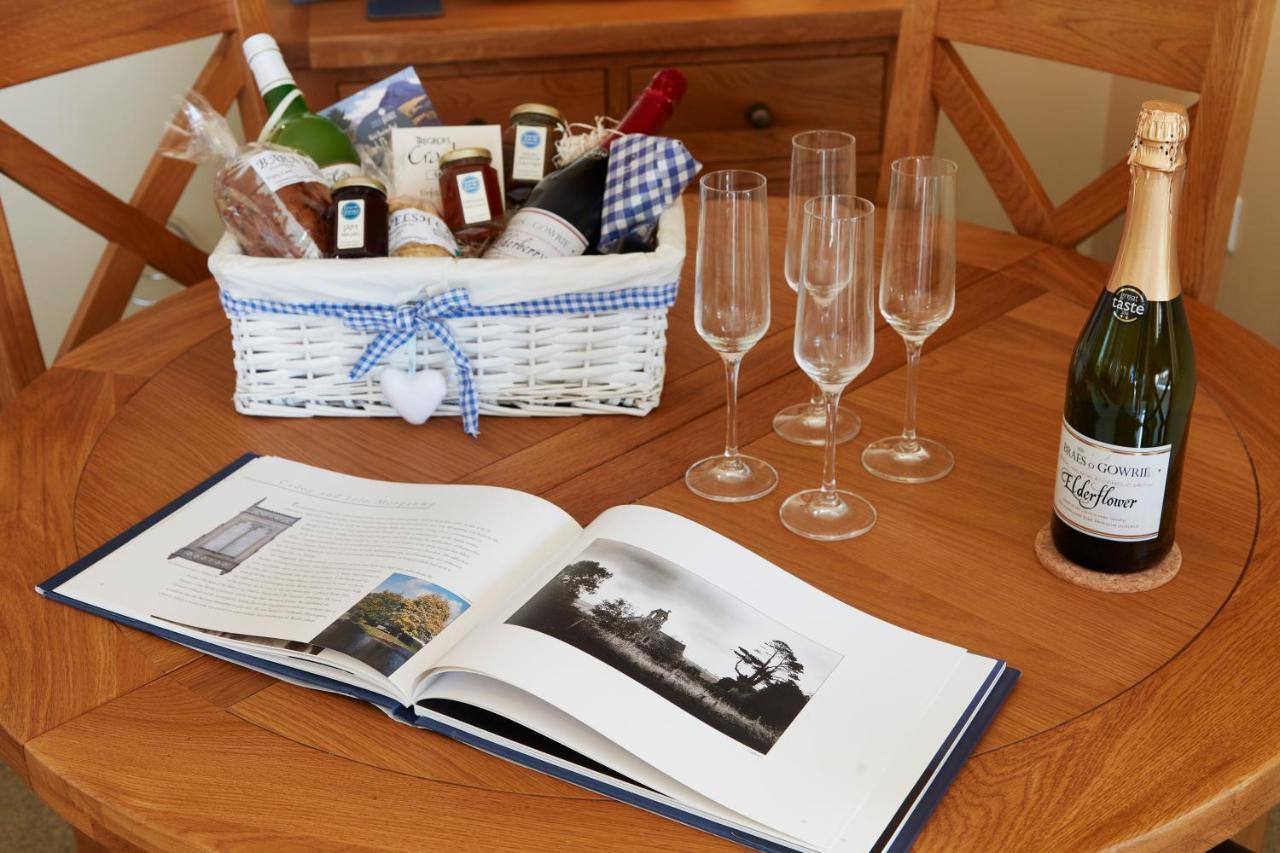 Upper Gelli Luxury Lodge, Converted Dairy & Cosy Shepherds Huts *